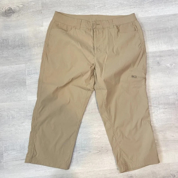 Eddie Bauer Pants - Eddie Bauer NWOT Size 10 Rainier Capri Cargo Pants Tan  with Pull String Hem